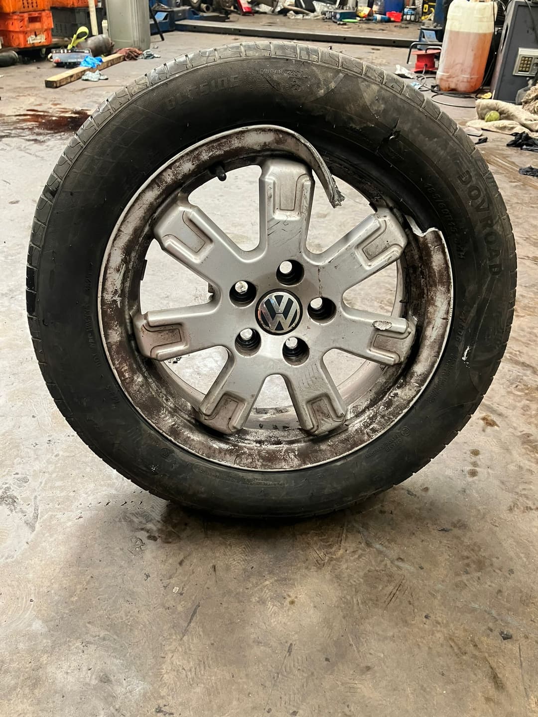 damaged car wheel replacement